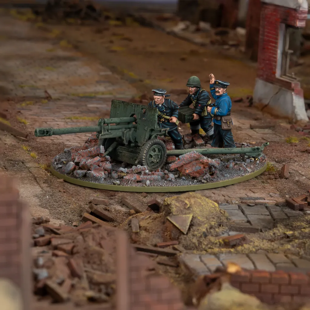 403414002_ZiS-3DivisionalGunWithSovietNavalBrigadeCrew.webp