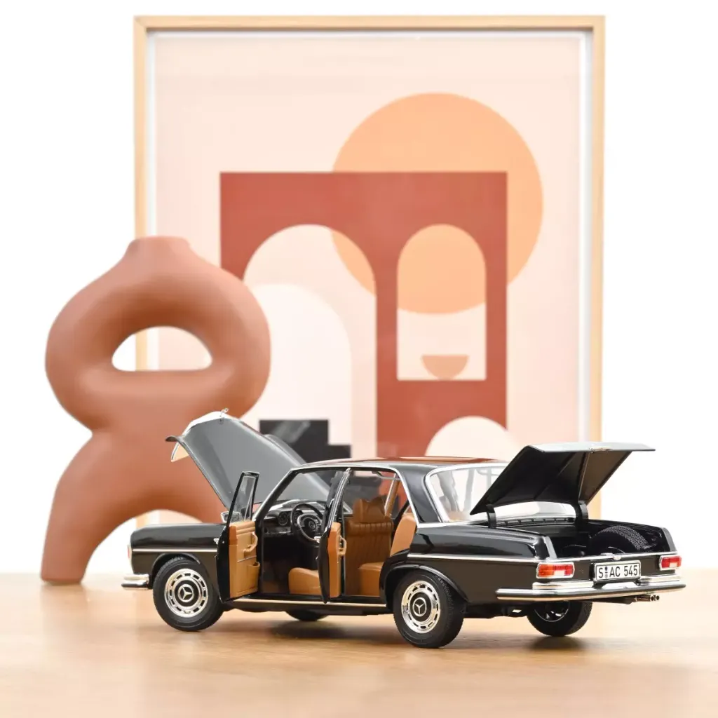 mercedes-benz-280-se-1968-noir-1-18 (1).webp