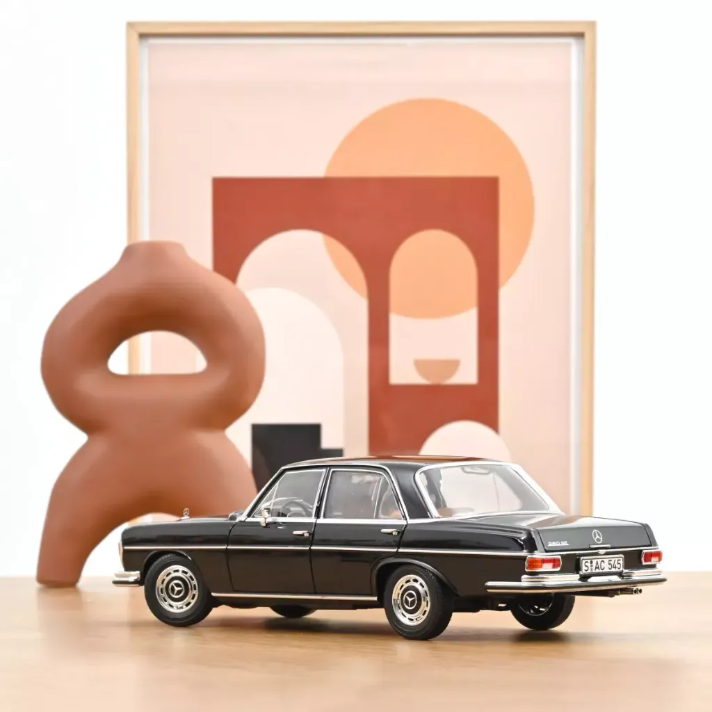 mercedes-benz-280-se-1968-noir-1-18 (2).webp