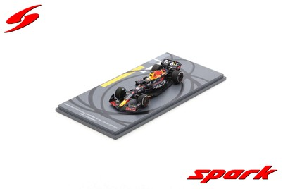 Spark : Oracle Red Bull Racing RB18 │ No.1 Oracle Red Bull Racing Winner Abu Dhabi 2022 Max Verstappen (bigger base with tyre marks) [1/43]