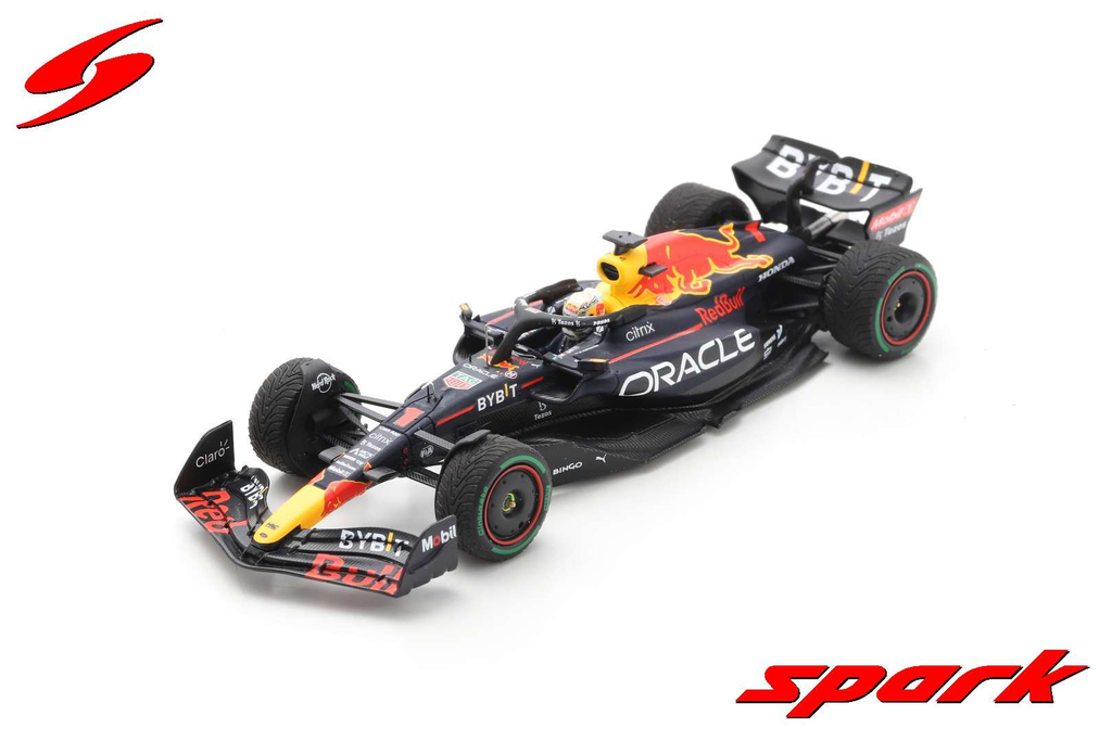 Spark : Oracle Red Bull Racing RB18 │ No.1 Oracle Red Bull Racing winner japanese gp 2022 │ 2022 Formula One Drivers Champion Max Verstappen with No.1 and world champion board [1/43]