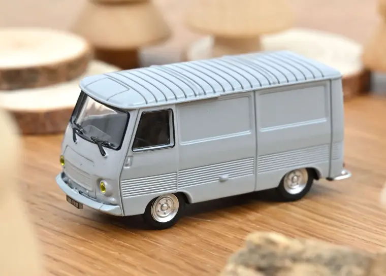 PEUGEOT J7