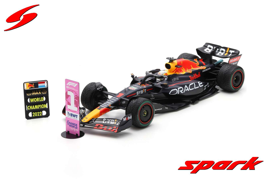 Spark : Oracle Red Bull Racing RB18 │ No.1 Oracle Red Bull Racing Winner Japanese GP 2022 2022 Formula One Drivers' Champion Max Verstappen (With No.1 and World Champion Board) [1/12]