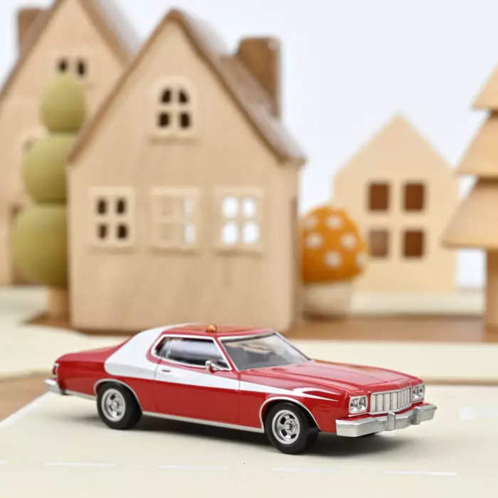 Norev: Ford Gran Torino (1975) "Starsky & Hutch" TV Series - Tomato Red & White Stripe (1/43) │ Ref. 270586
