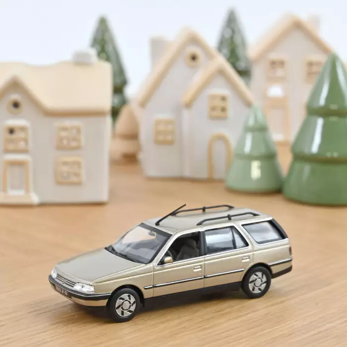 Norev : Peugeot 405 Break │1991 Mayfair Beige métallisé [1/43]