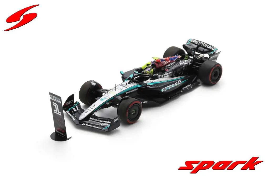 Spark : Mercedes-AMG PETRONAS Formula One Team │No.44 F1 W15 E Performance Winner British GP 2024 Lewis Hamilton (With British Flag) [1/43]