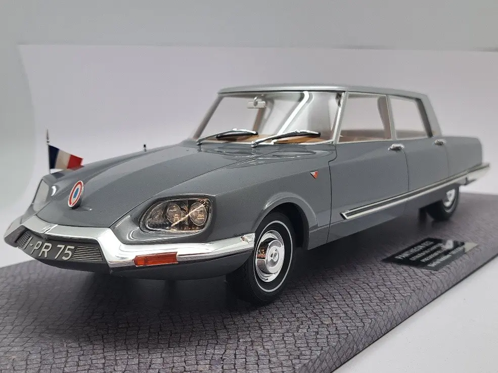 Pantheon : Citroën DS Chapron 1968 "Présidentielle" [1/18]