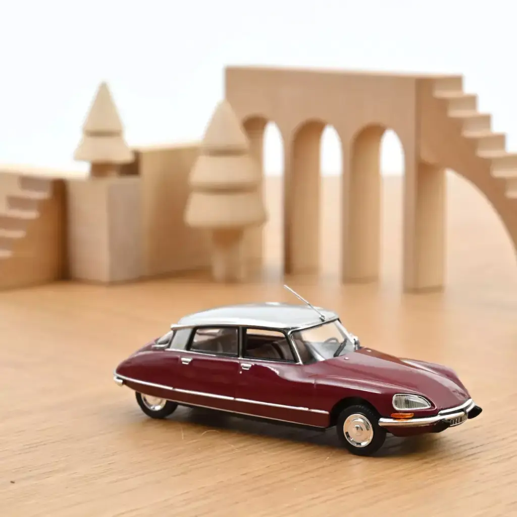 Norev : Citroën DS 23 Pallas │ 1972 - Rouge  [1/43]