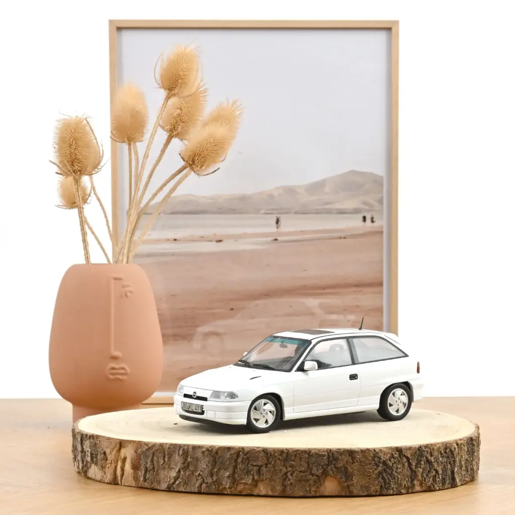 Norev : Opel Astra GSi │ 1991 - Blanc Casablanca [1/18]