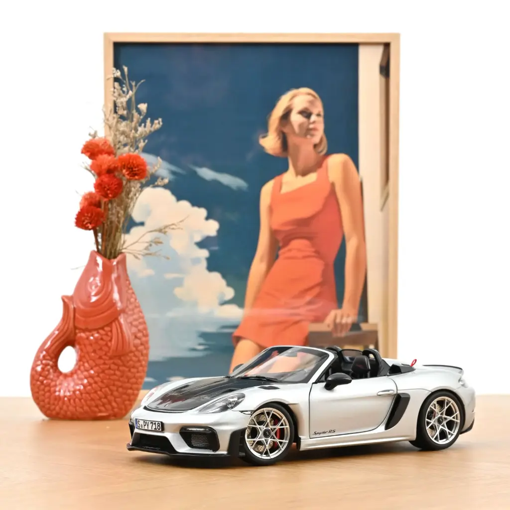 Norev : Porsche 718 Spyder RS Pack Weissach │ 2023 GT-Argent métallisé 