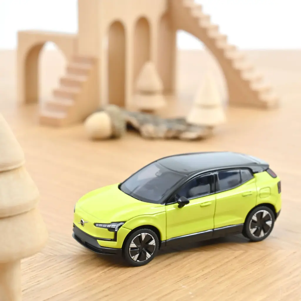 Norev : Volvo EX30 │ 2024 - Jaune Floral [1/43]