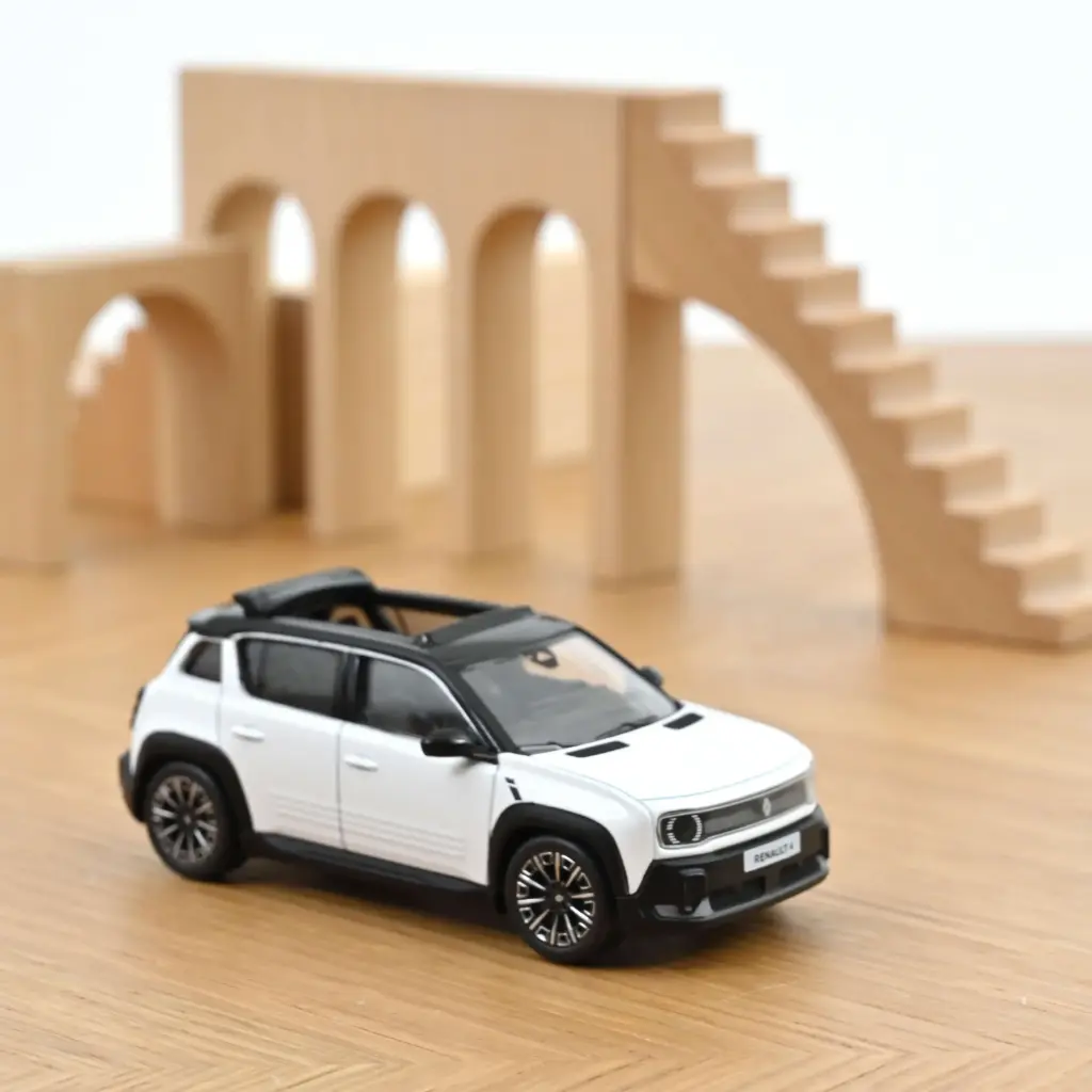 Norev : Renault 4 E-Tech Electrique │ 2025 Blanc Glacier [1/43]