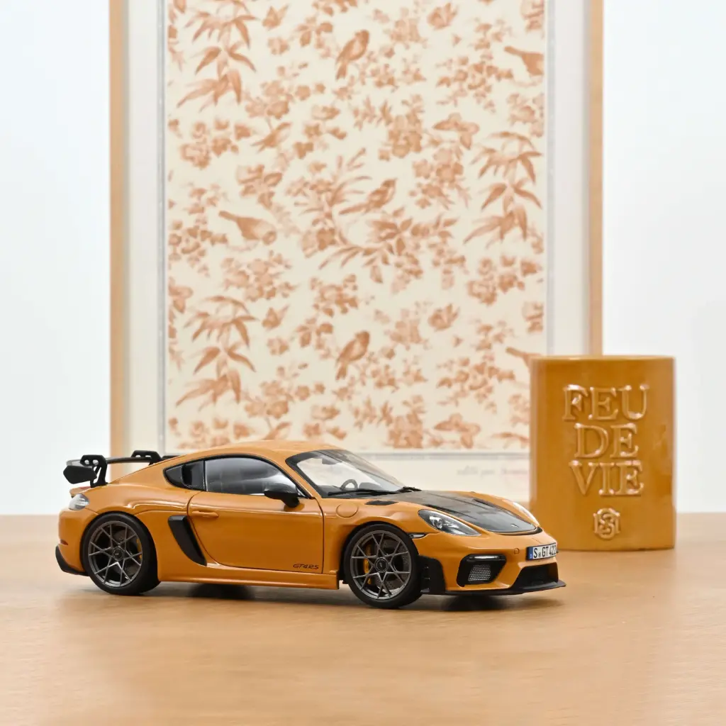 Norev : Porsche Cayman GT4 RS │ 2023 - Weissach Pack Bahama Yellow [1/18]