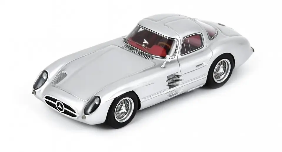 Schuco : MERCEDES-BENZ 300 SLR Uhlenhaut Coupé 1955 Silver