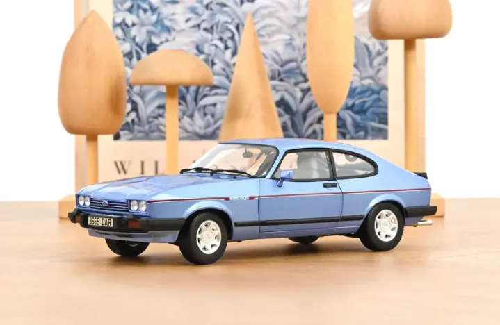Norev : Ford Capri 2.8i Injection │ 1984 - Paris Bleu métallique [1/18]