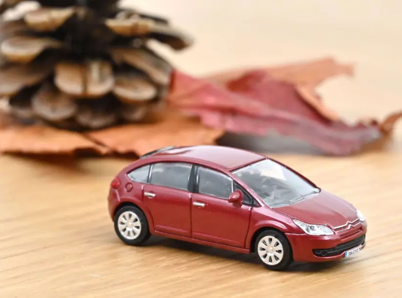 Norev : Citroën C4 Berline │ 2004 Rouge métallique  