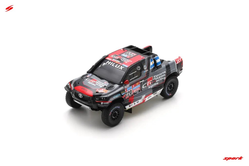 [SPK S5887] Spark : TOYOTA HILUX No.220 7th Dakar Rally 2023 J. Cruz Yacopini - D. Oliveras Carreras