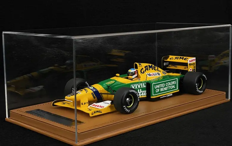 Tecnomodel : Benetton B192 n°19 Winner GP Belgique Spa 1992 Michael Schumacher . avec Boite Vitrine et pilote [1/18]