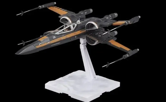 [REV 01216] Revell / Bandai : Le chasseur X-Wing de Poe (Bandai)