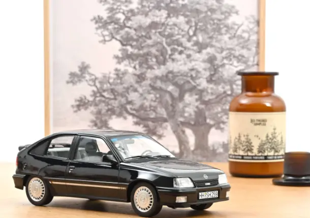 Norev : Opel Kadett GSi │ 1991 Black mettalic  [1/18]