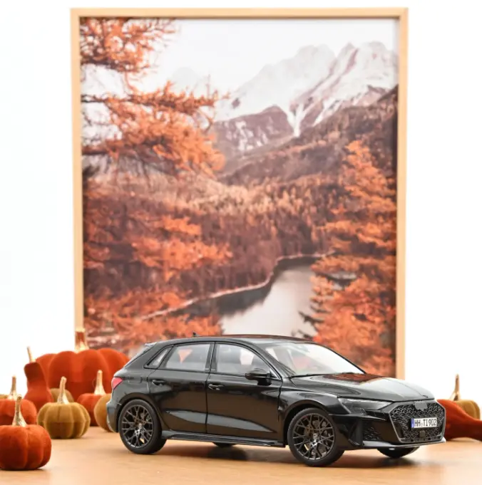 Norev : Audi RS3 │ 2025 - Myth Black Metallic  [1/18]