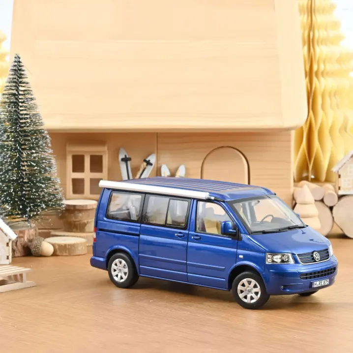 Norev : Volkswagen California │ 2003 - Bleu Ravenna métallisé 1/18 [1/18]