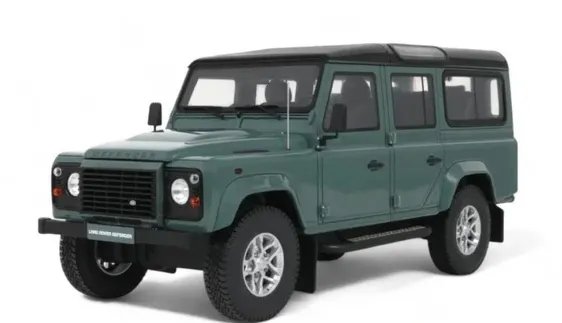 GT Spirit : Land Rover Defender 3 │ Vert [1/18]
