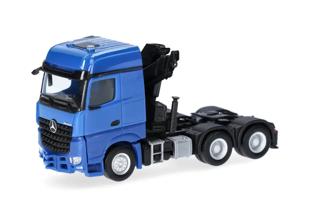 [HER 318747] Herpa : Mercedes-Benz Arocs 18 Bigspace tracteur 3 essieux avec grue de chargement (6x4) │ Bleu gentiane