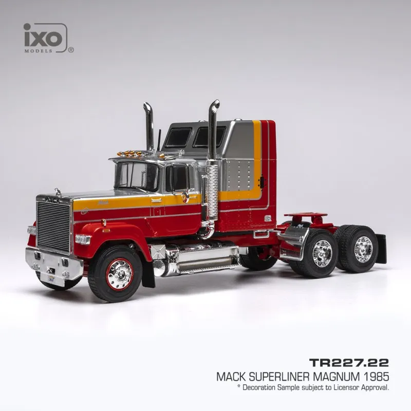 [IXM TR227] Ixo models : Mack Superliner Magnum 1985 Silver Red