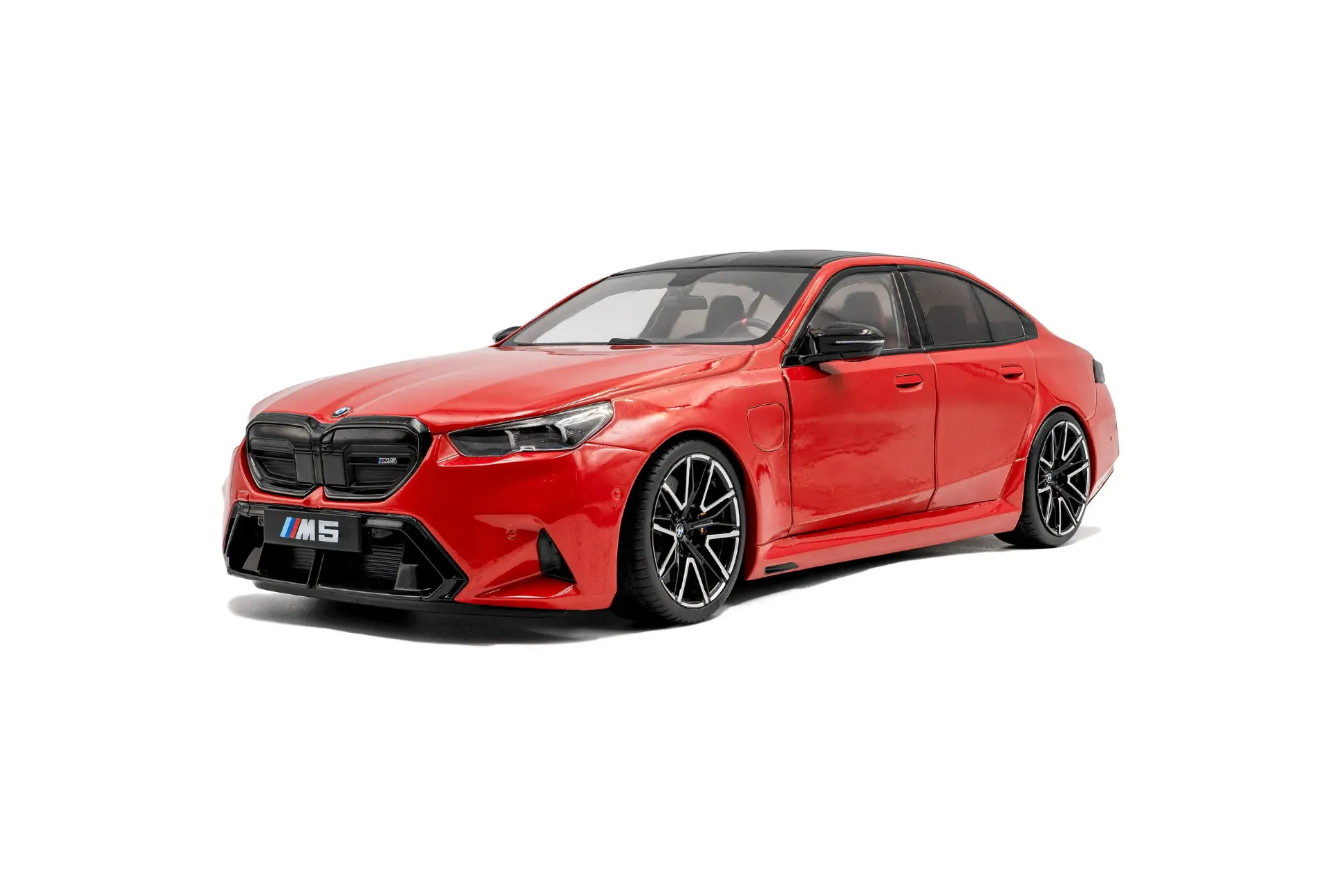 Solido : BMW M5 │ Fire Red - 2025 [1/18]