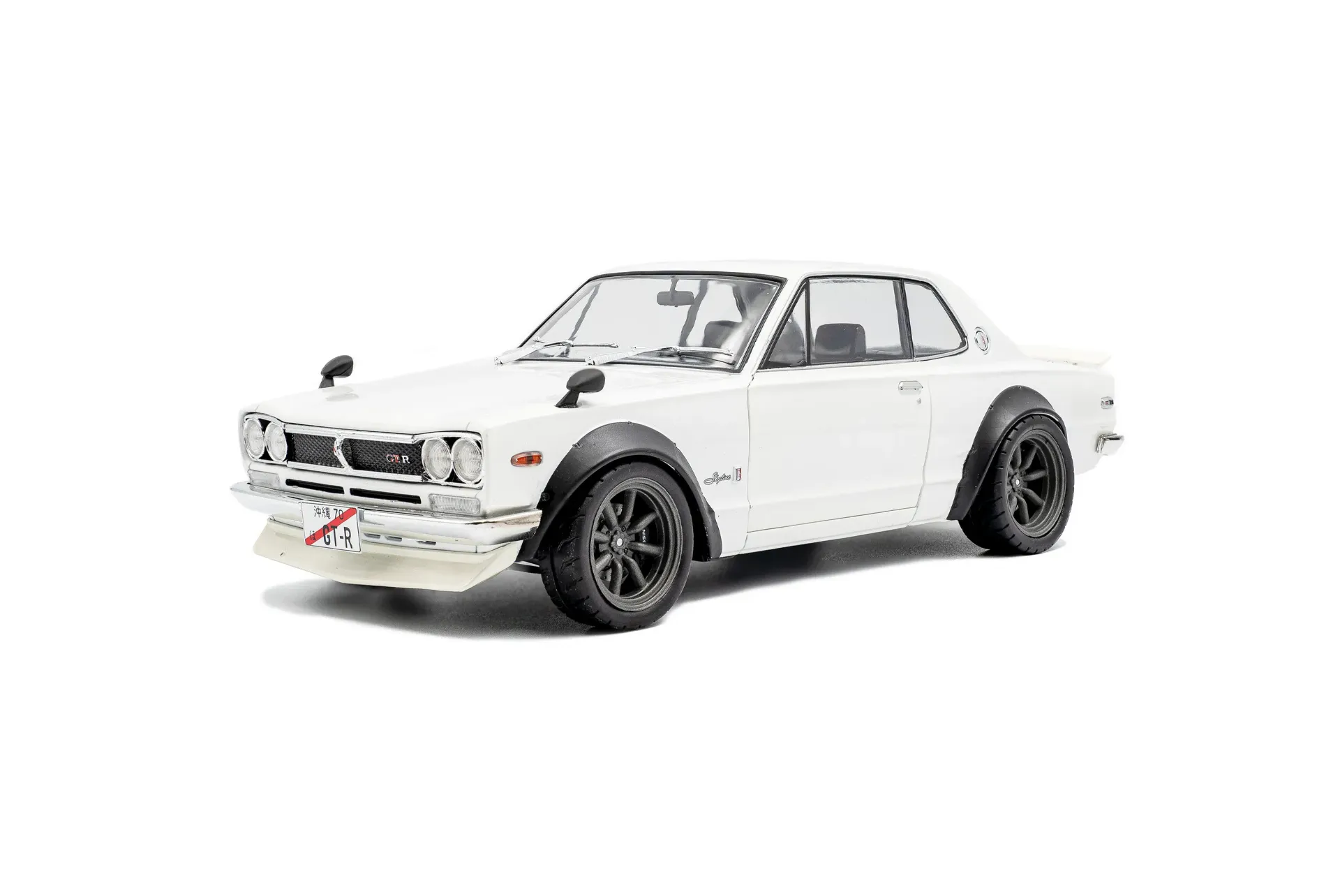 Solido : Nissan Skyline (C10) Hakosuka │ Pearl White - 1970 [1/18]