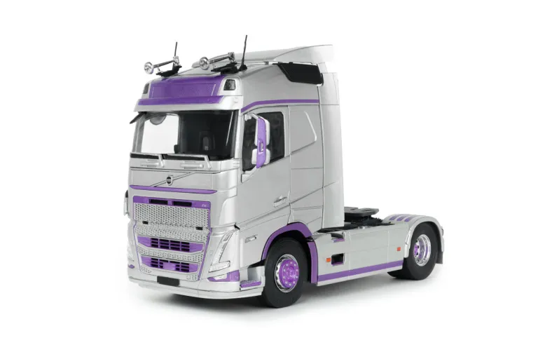 [SOL S2400105] Solido : Volvo Trucks FH Globetrotter XL │ Silver & Purple - 2023