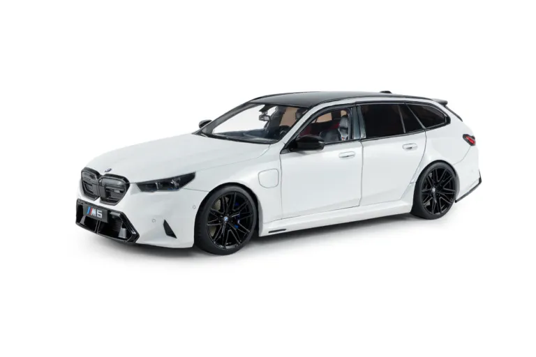 Solido : BMW M5 Touring │ Alpine White Solid - 2025 [1/18]