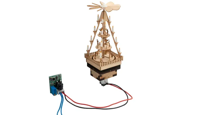 [NOC 66413] Noch : Pyramide du marché de Noël