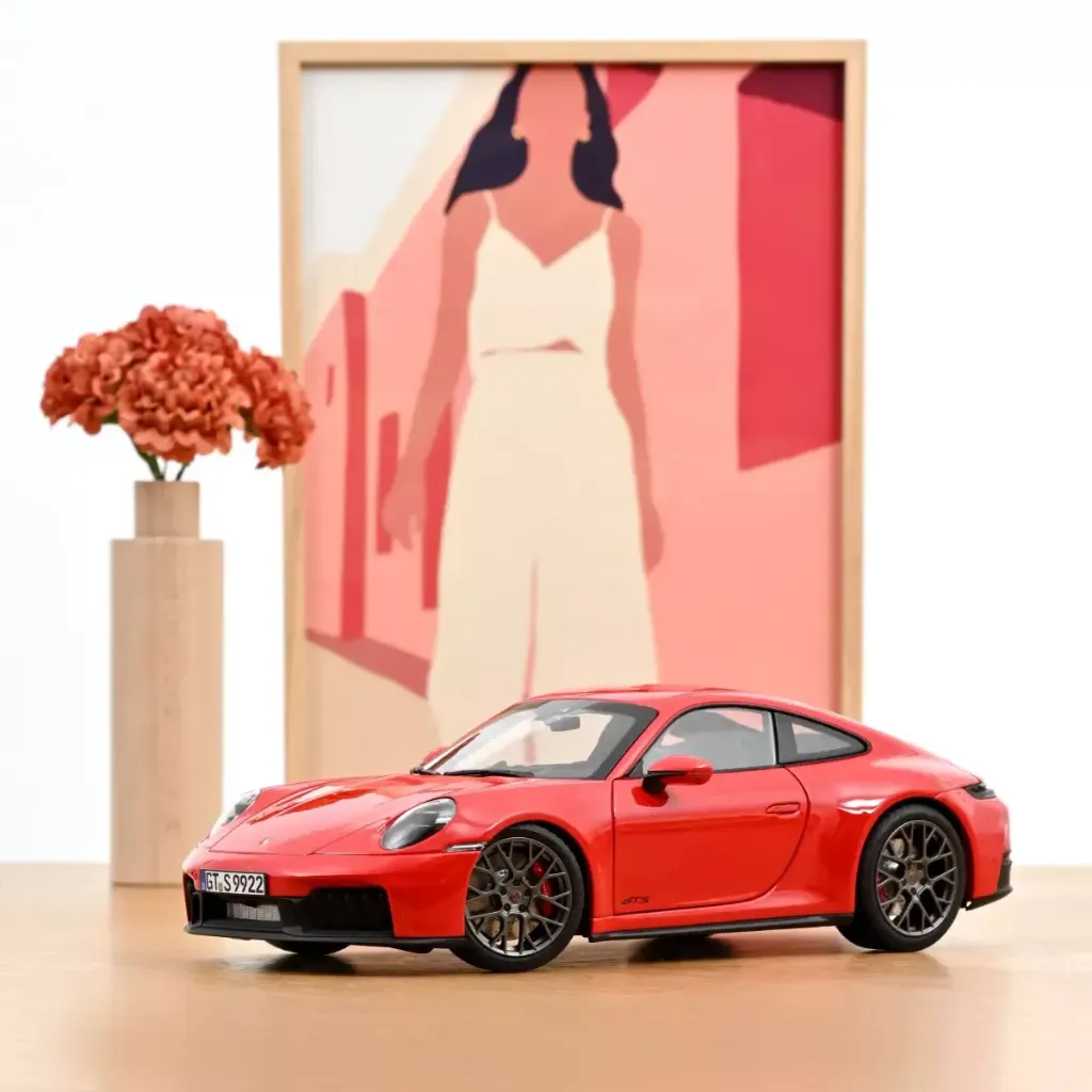 Norev : Porsche 911 Carrera 2025 Rouge Indien [1/18]