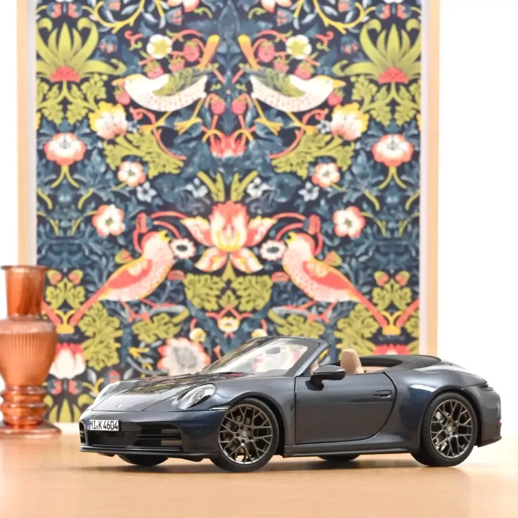 Norev : Porsche 911 Carrera Cabriolet 2025 Bleu Yachting métallisé [1/18]