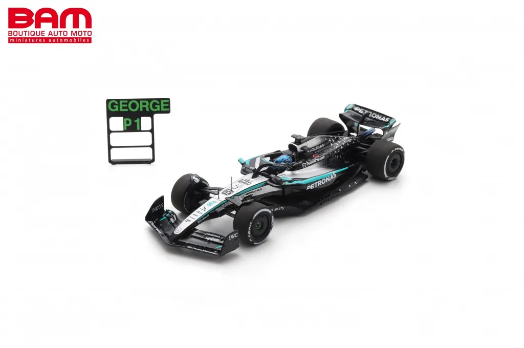Spark : MERCEDES W16 N°63 Mercedes-AMG PETRONAS Formula One Team Vainqueur GP Canada 2025 George Russell + Pit board (1/43)