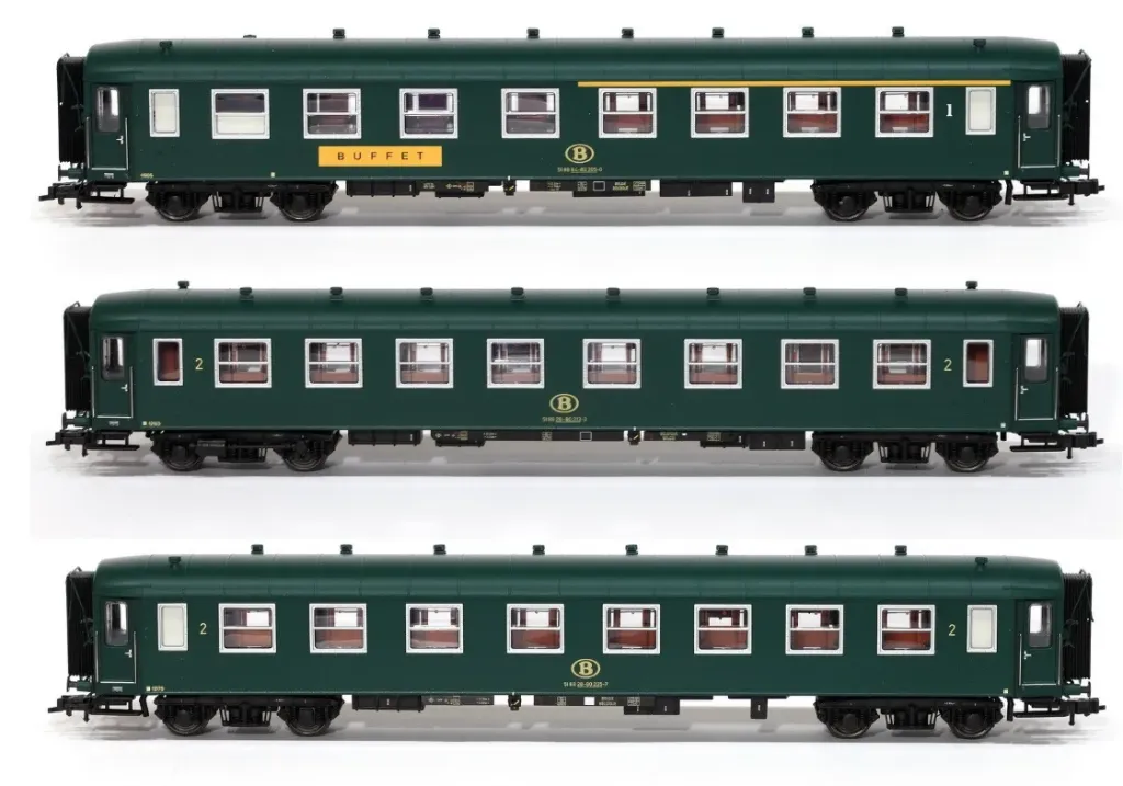 [LSM 42111] LS Models : Voitures I2 B8-B8-A4R Buffet Toit Noir SNCB DC SNCB-NMBS Epoque III (1/87)
