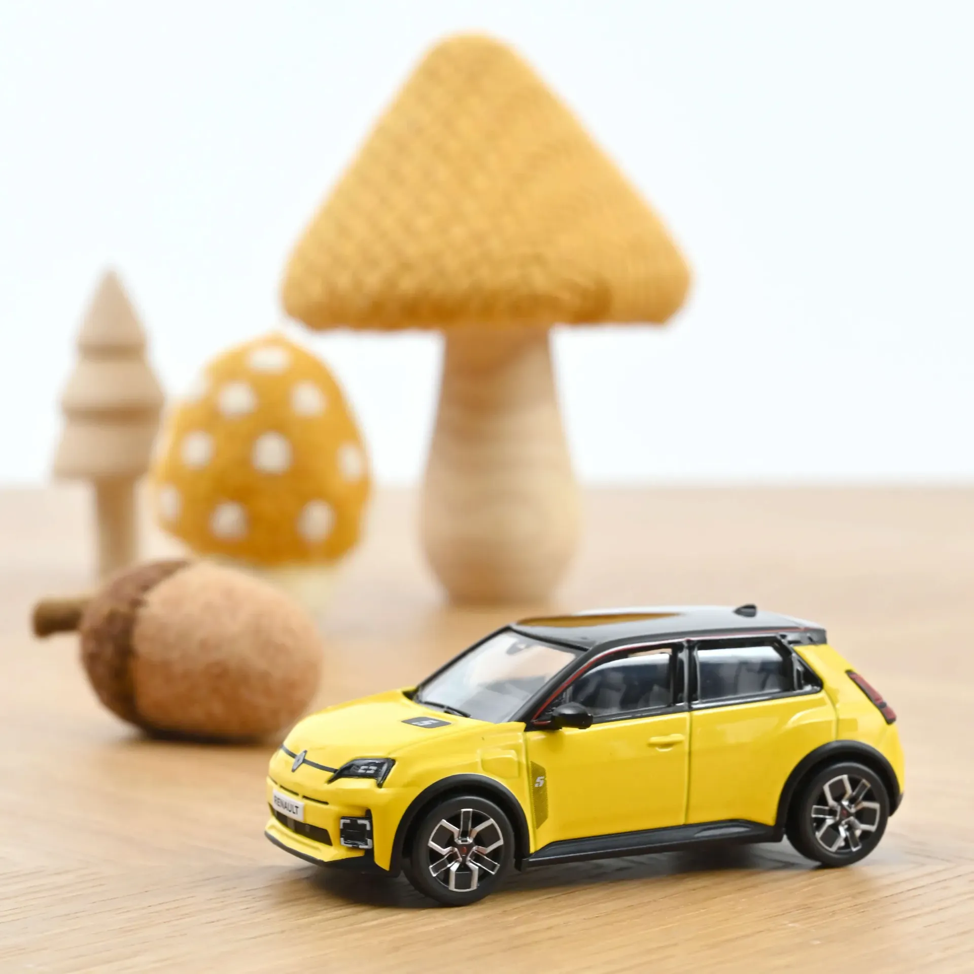 [NOR 510550] Norev 1/43: Renault 5 E-Tech 100% Elektrisch (2024) - Pop Geel & Zwart │ Ref. 510550