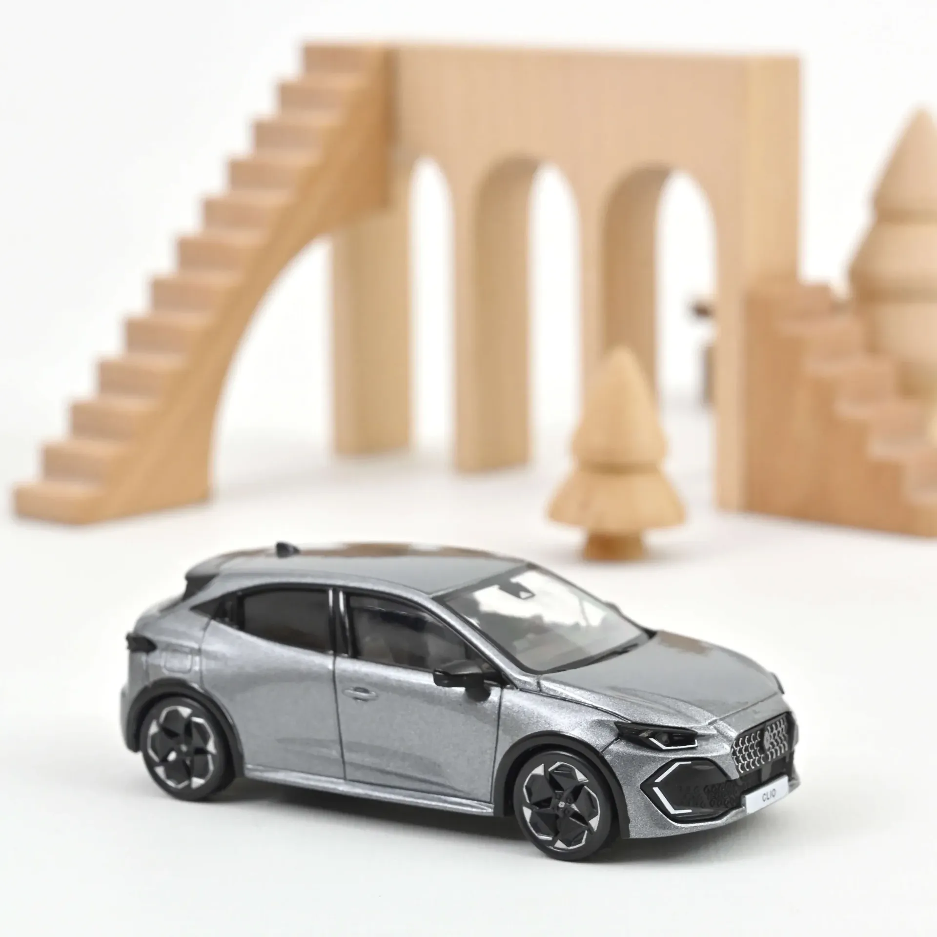 [NOR 517576] Norev: Renault Clio (2026) - Schiste Grijs / Shadow Grey Techno (1/43) │ Ref. 517576