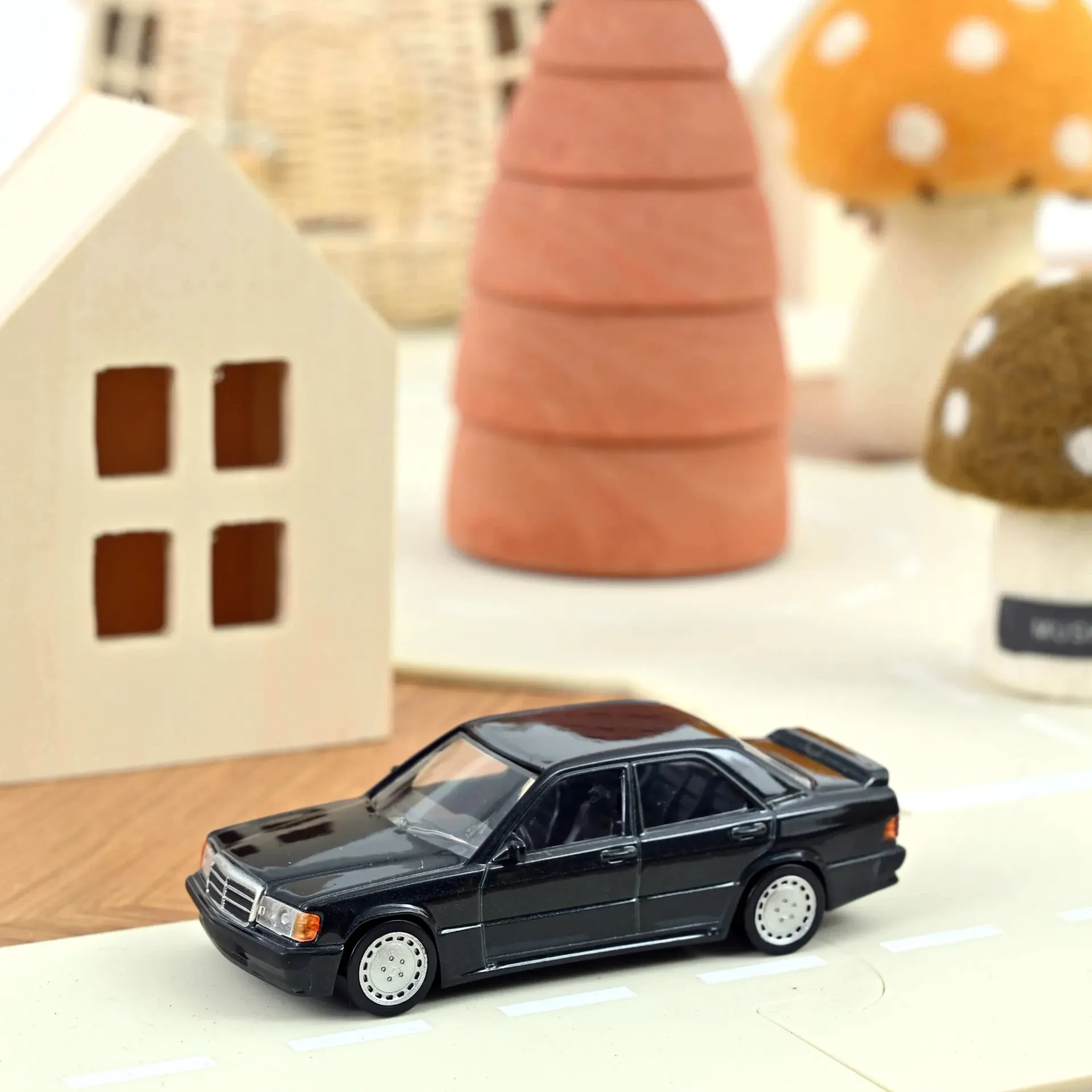 [NOR 351195] Norev : Mercedes-Benz 190E 2.3-16 (W201) 1984 - Noir Métallisé (1/43) │ Ref. 351195