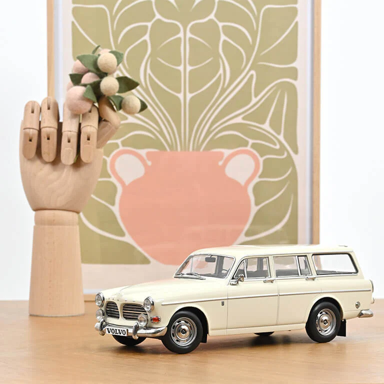 [NOR 188750] Norev: Volvo Amazon Break / Stationcar (1868) - Parelmoer Wit / Pearl White (1/18) │ Ref. 188750