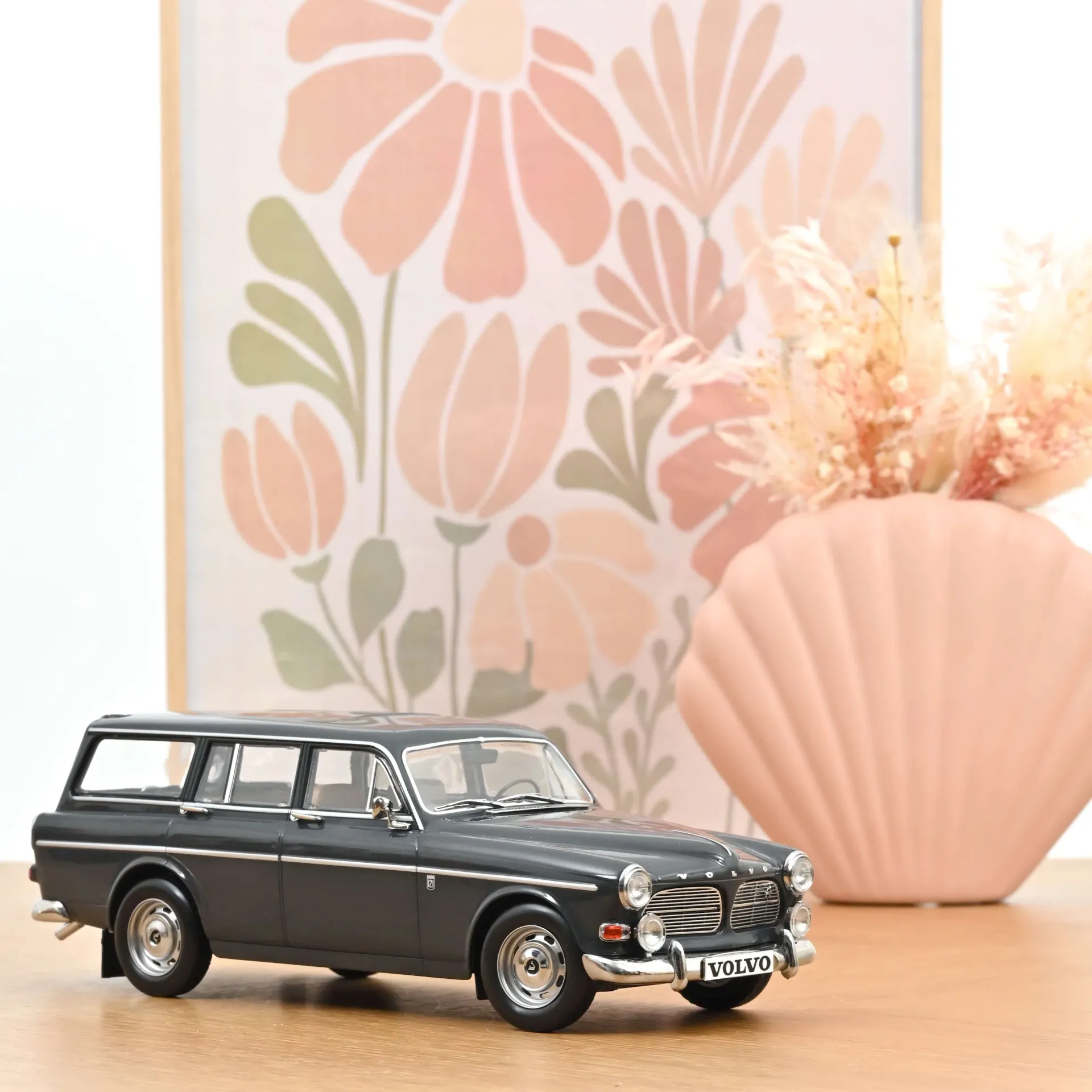 [NOR 188751] Norev : Volvo Amazon Break / Estate (1966) - Gris Graphite / Graphite Grey (1/18) │ Ref. 188751
