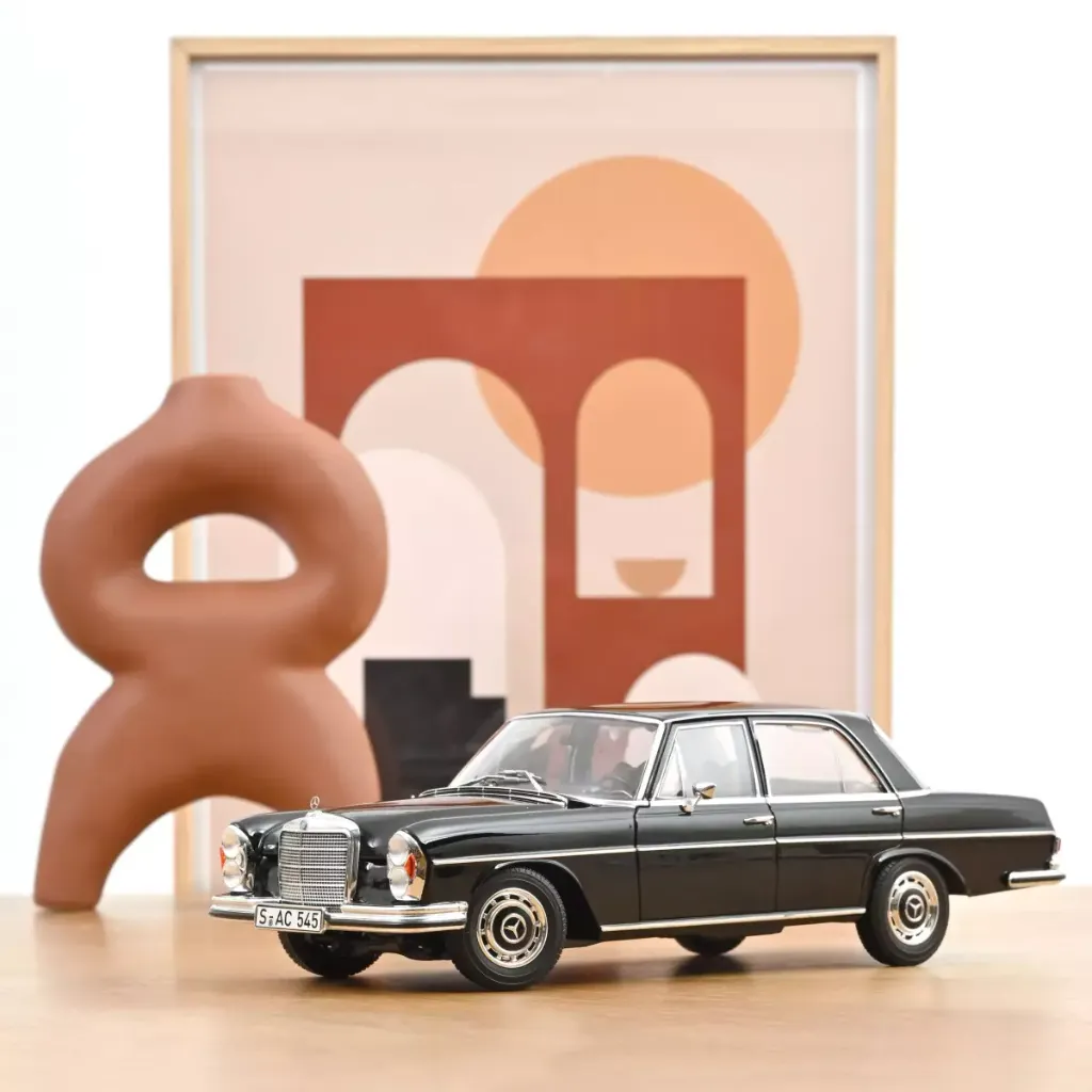 [NOR 183360] Norev : Mercedes-Benz 280 SE (W108) 1968 - Noir Intense (1/18) │ Ref. 183360