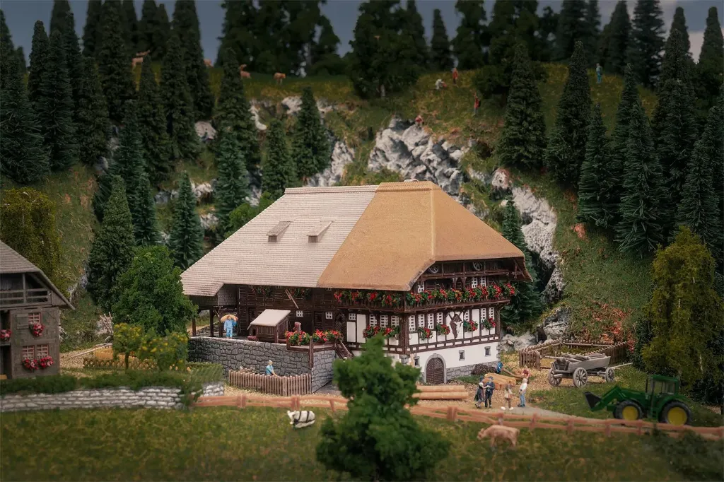 [FAL 232010] Faller : Kit Maquette Grand Domaine de la Forêt-Noire "Modèle Anniversaire" (+2 Figurines) (N 1/160) │ Ref. 232010