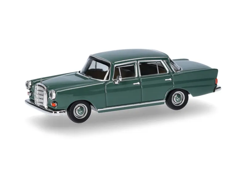 [HER 420457-004] Herpa : Mercedes 200 Verte (1/87)