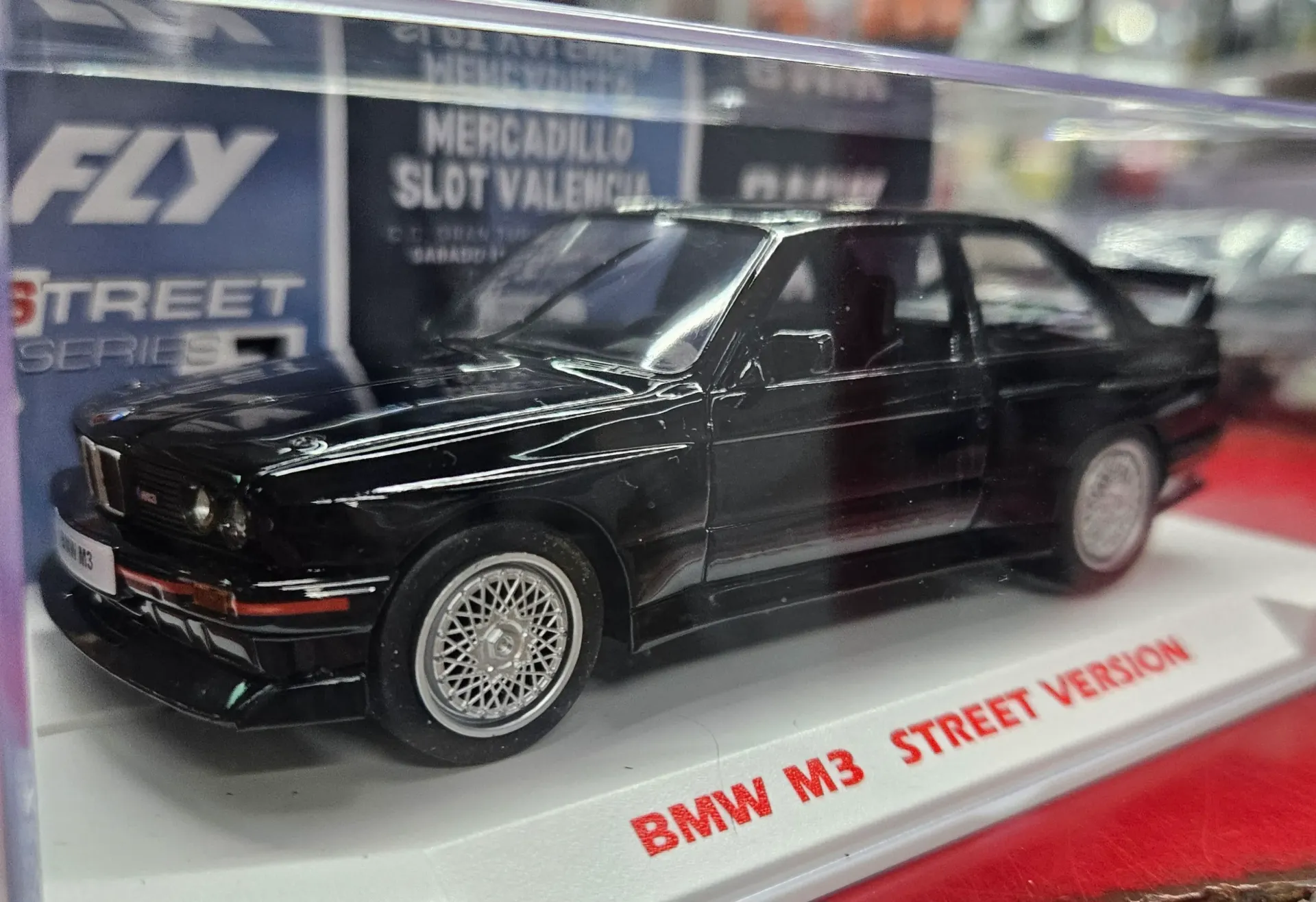 Fly : BMW M3 E30 Street Version Noir (1/32) "Serie Spéciale Mercadillo Valencia 2026)