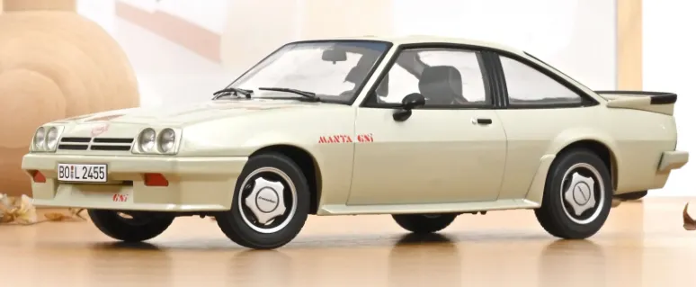 Norev : Opel Manta GSi 1985 Platine métallisé (1/18)