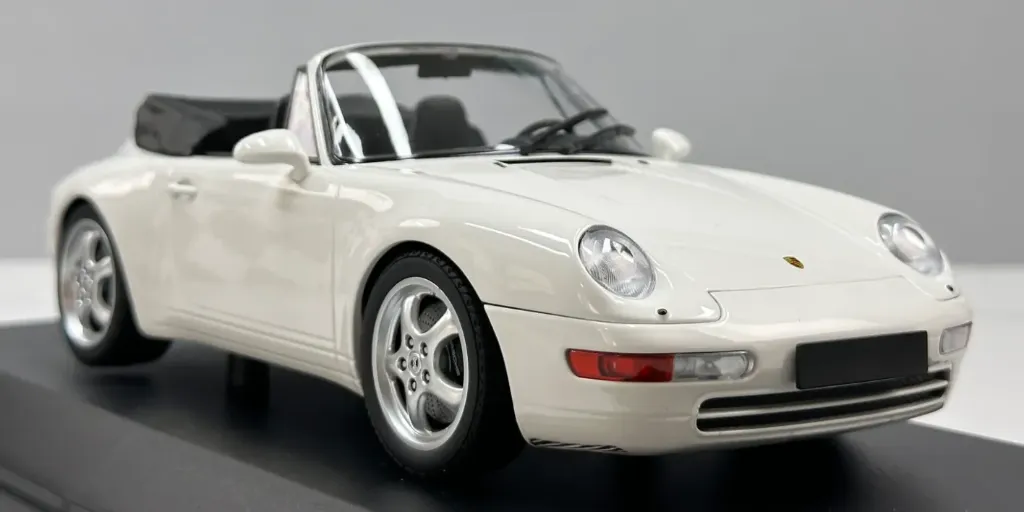 Minichamps : Porsche 911 (993) Cabriolet Blanche 1994 (1/18)