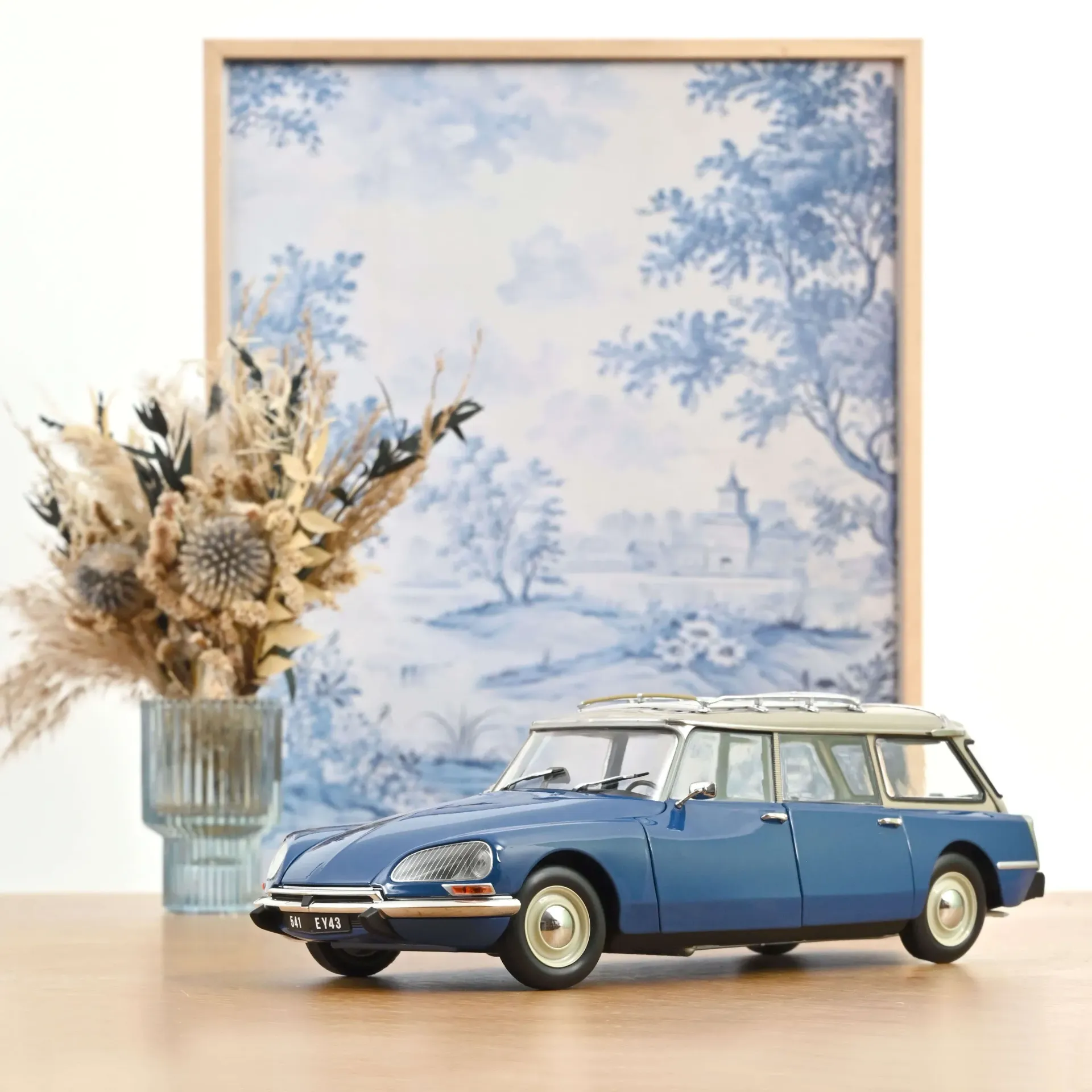 Norev : Citroen Break 21 1970 Danube Blue (1/18)